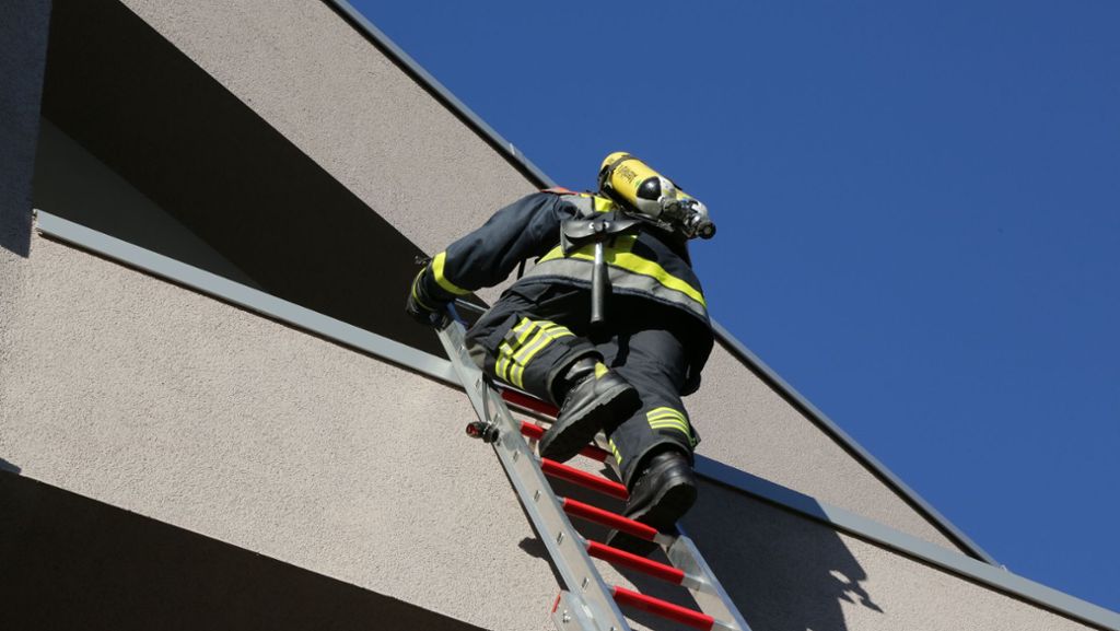 Bochum: Schlüssel vergessen - Feuerwehr rettet Mann von Hausdach