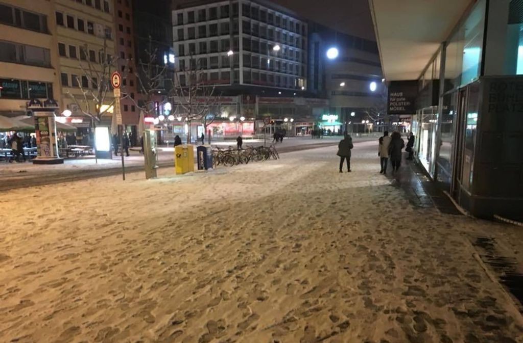 In der Nacht auf Sonntag hat es angefangen zu schneien – hier: Stuttgart-Mitte