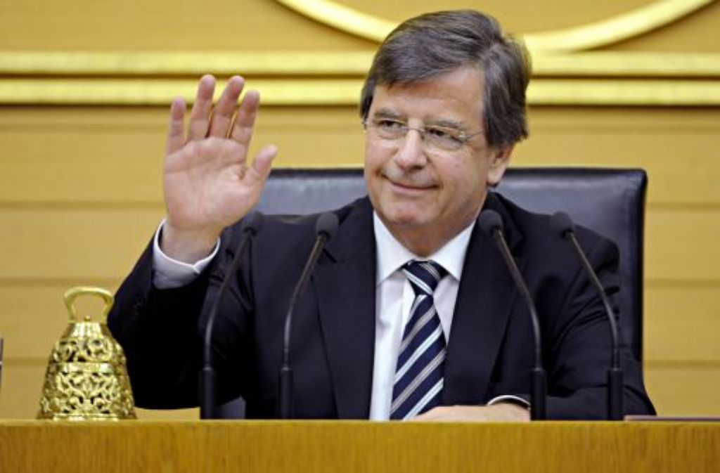 Willi Stächele (CDU) trat wegen der Entscheidung des Staatsgerichtshofs zum umstrittenen Kauf der EnBW-Aktien 2010 vom Posten des Landtagspräsidenten zurück.