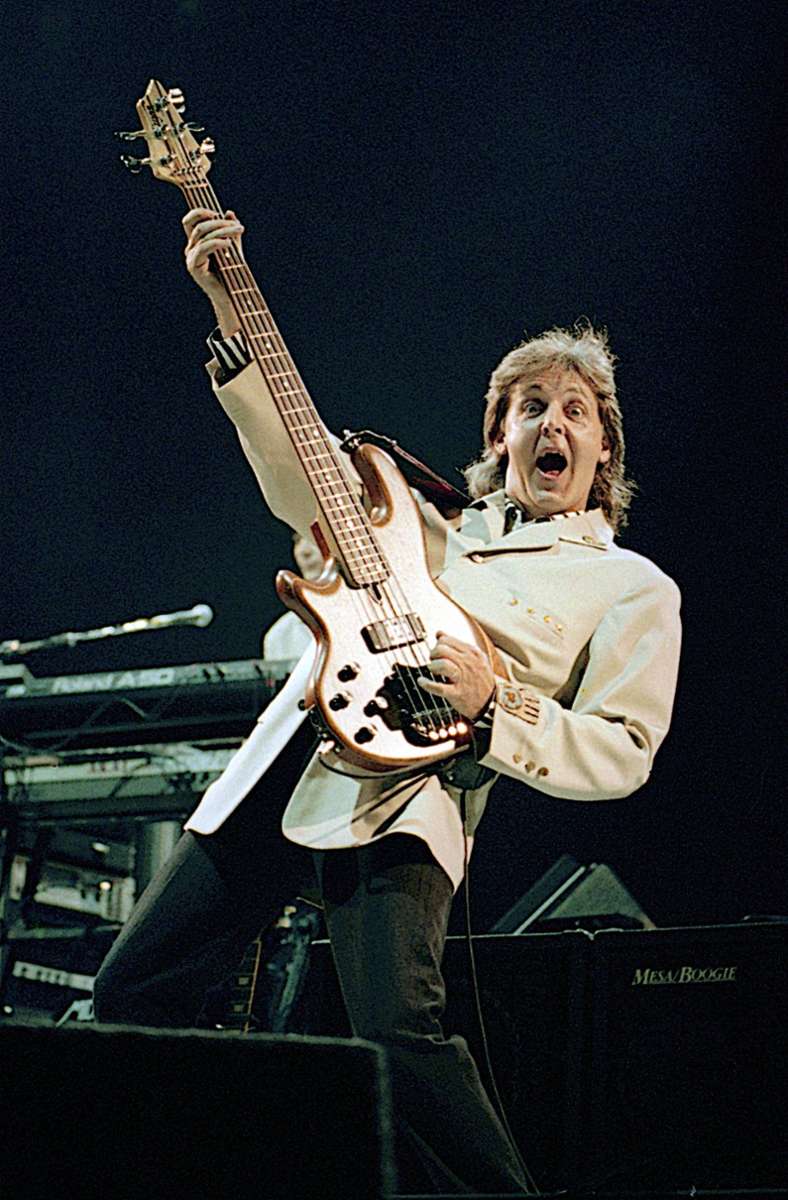 1990: Paul McCartney bei einem Konzert der Wings