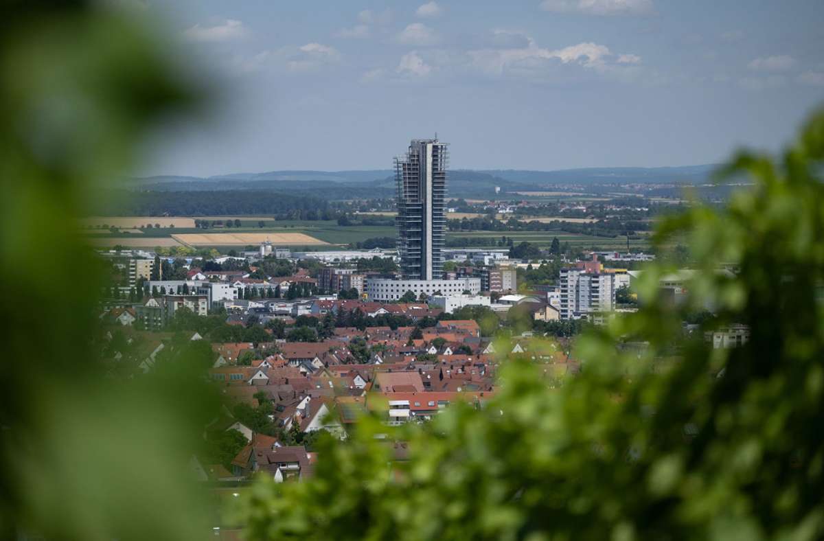 Der sogenannte Schwabenlandtower am Rande der Fellbacher Innenstadt Foto: dpa/Marijan Muratm
