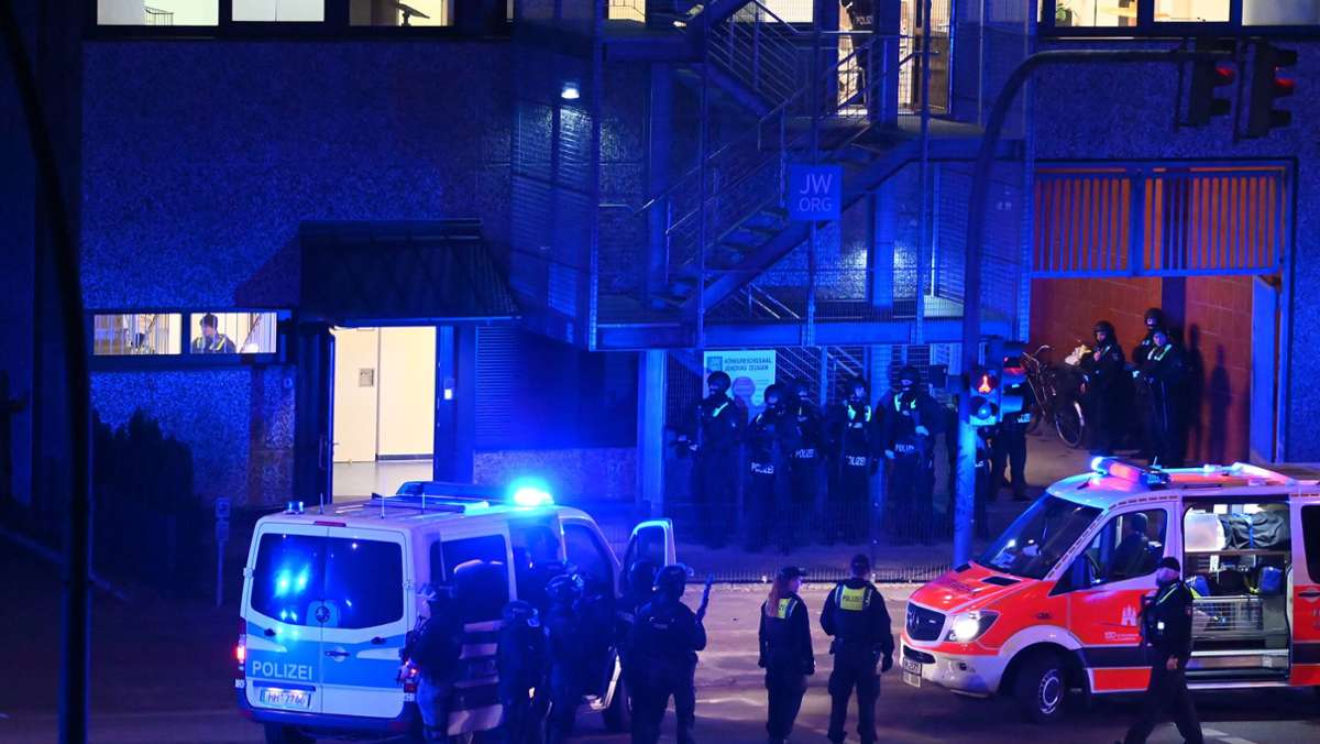 In Gebäude der Zeugen Jehovas in Hamburg: Acht Tote nach Schüssen - Verdächtiger kein bekannter Extremist