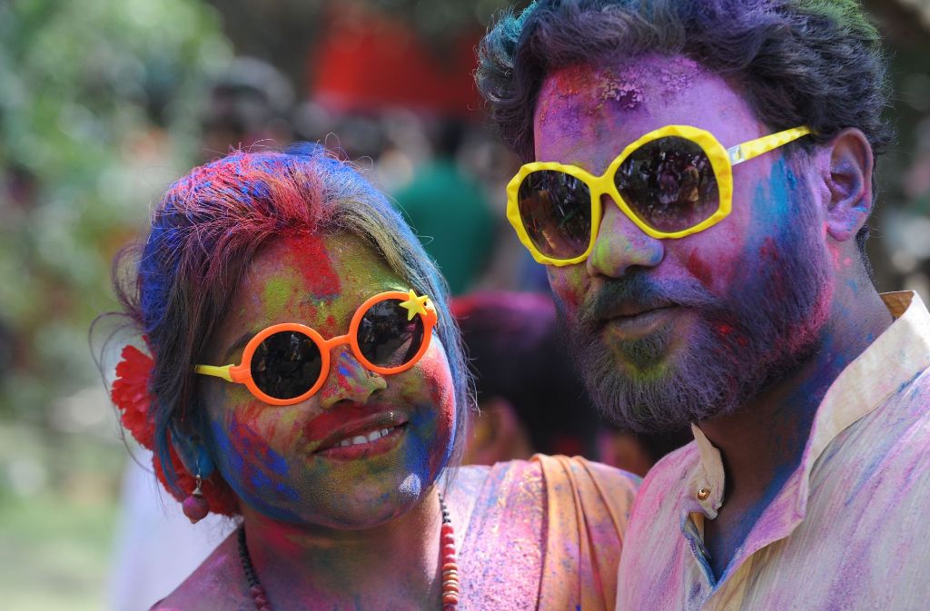 Vor allem im Norden Indiens treffen sich zum Holi-Fest Millionen Menschen in den Städten und Dörfern, ...