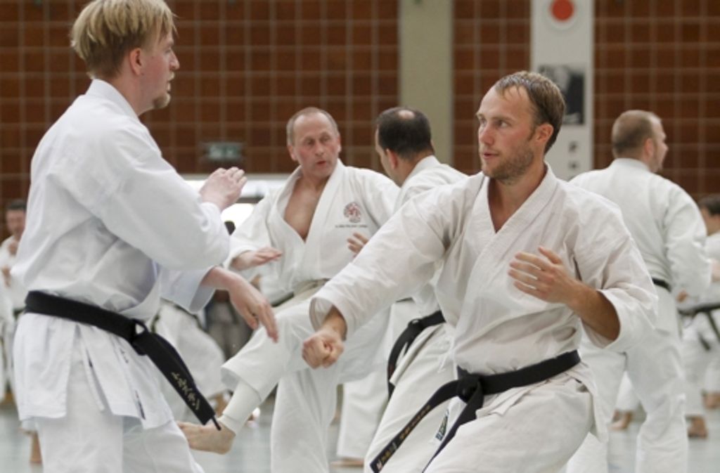 Beim „Kumite“ üben die Karate-Kämpfer Angriff und Verteidigung.