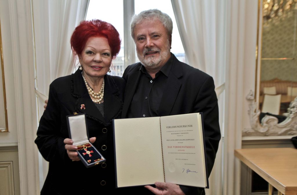 Die Wirtin Laura Halding-Hoppenheit bekam 2014 das Bundesverdienstkreuz aus der Hand von Klaus Peter Murawski.
