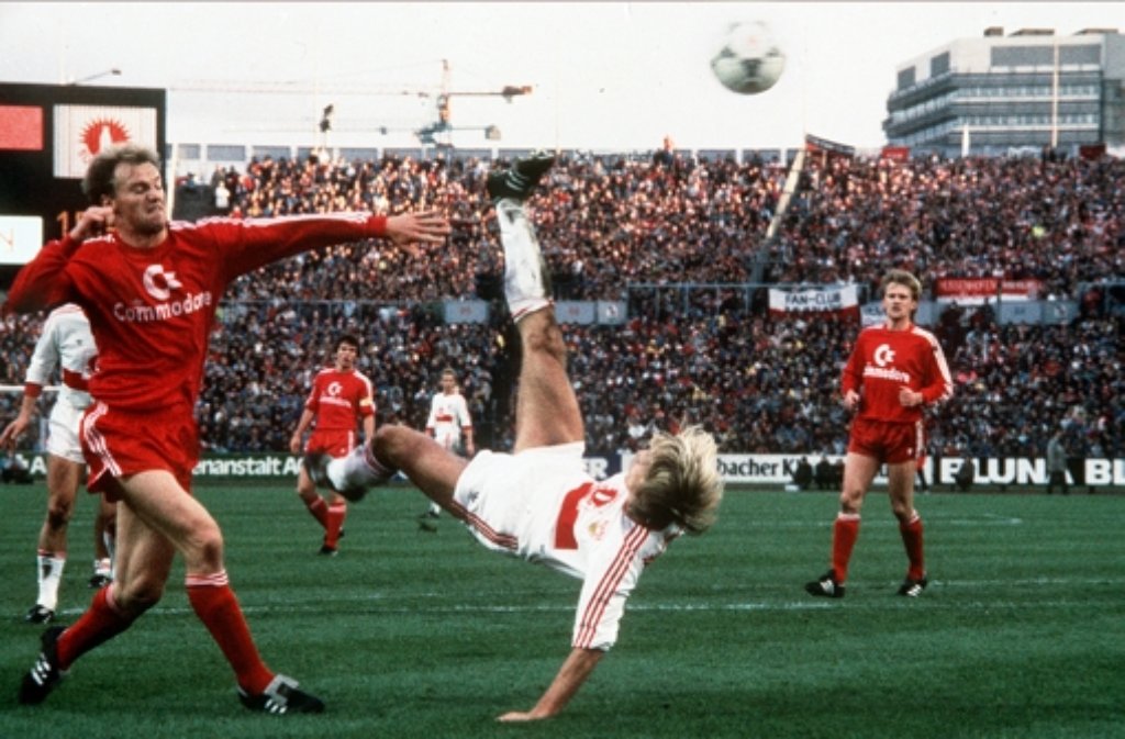 1987/88: Platz 4. Und der Stuttgarter Jürgen Klinsmann erzielt mit einem Fallrückzieher gegen Bayern München das Tor des Jahres.