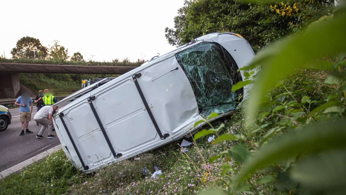 Ohne Führerschein unterwegs: Fünf Verletzte bei Transporter-Unfall in Waiblingen