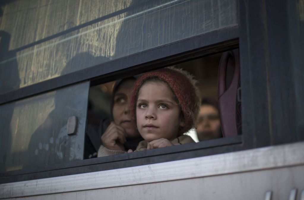 Flüchtlinge in Mossul: Laut UN-Flüchtlingshilfe sind derzeit mehr als 60 Millionen Menschen auf der Flucht. „Mit 4,9 Millionen Flüchtlingen, ist Syrien das Land mit den meisten Flüchtlingen. Dazu kommen 6,6 Millionen Syrer, die im eigenen Land vertrieben wurden“, heißt es beim UNHCR.