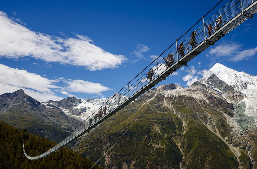 Fast 500 Meter Hängebrücke können in der Schweiz begangen werden.