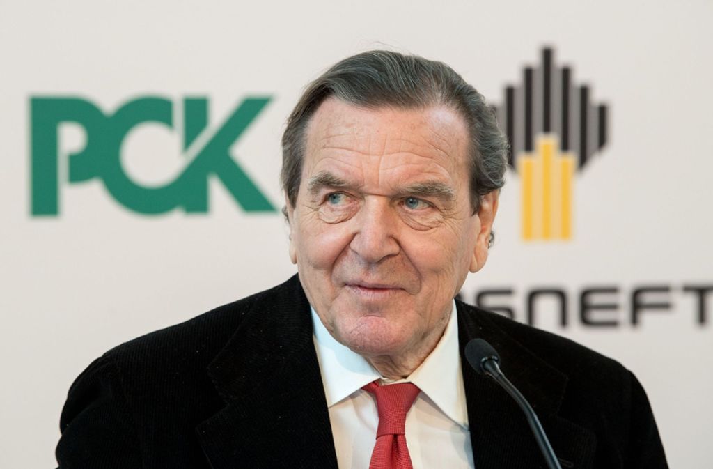 „Ich finde keinen Ortsverein der SPD, der mich vorschlägt.“Ex-Bundeskanzler Gerhard Schröder, SPD, am 5. November in Berlin während einer Podiumsdiskussion auf die Frage, warum er nicht zurück in die Politik gehe, um die SPD zu retten.