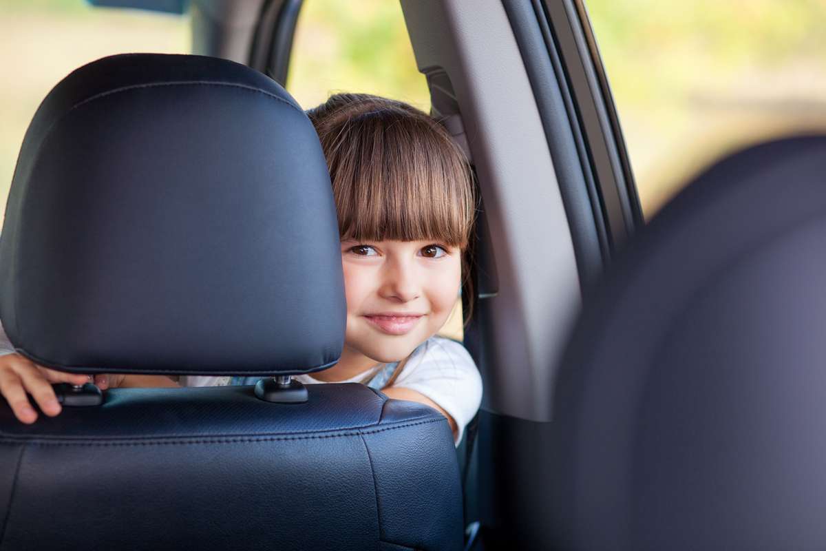 Ab wann dürfen Kinder im Auto vorne sitzen?