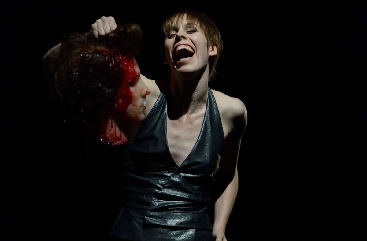 Viel Blut, Latex, Oralsex mit dem abgehackten Haupt des Täufers: Demis Volpi machte sein Ballett 2016 „Salome“ mit Elisa Badenes in der Hauptrolle zum Aufreger.