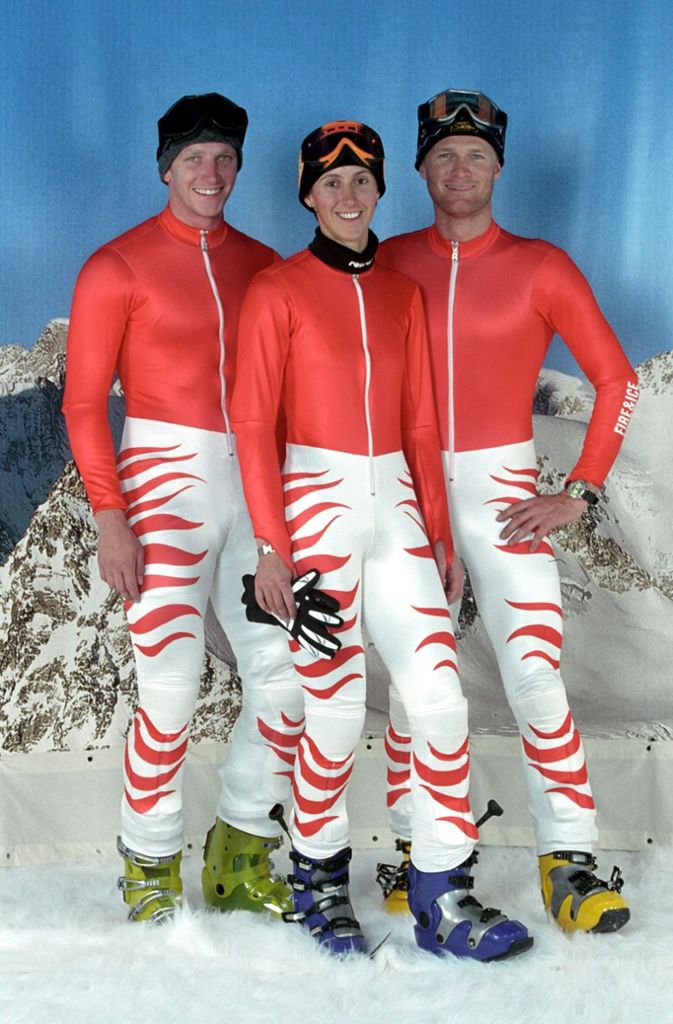 Farbenfroher präsentierte sich das deutsche Olympiateam dann 2002 in Salt Lake City. Das Zebramuster aus Lillehammer wurde wieder hervorgeholt, dieses Mal mit roten Streifen.