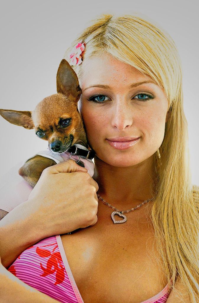 Paris Hilton mit Tinkerbell 2004