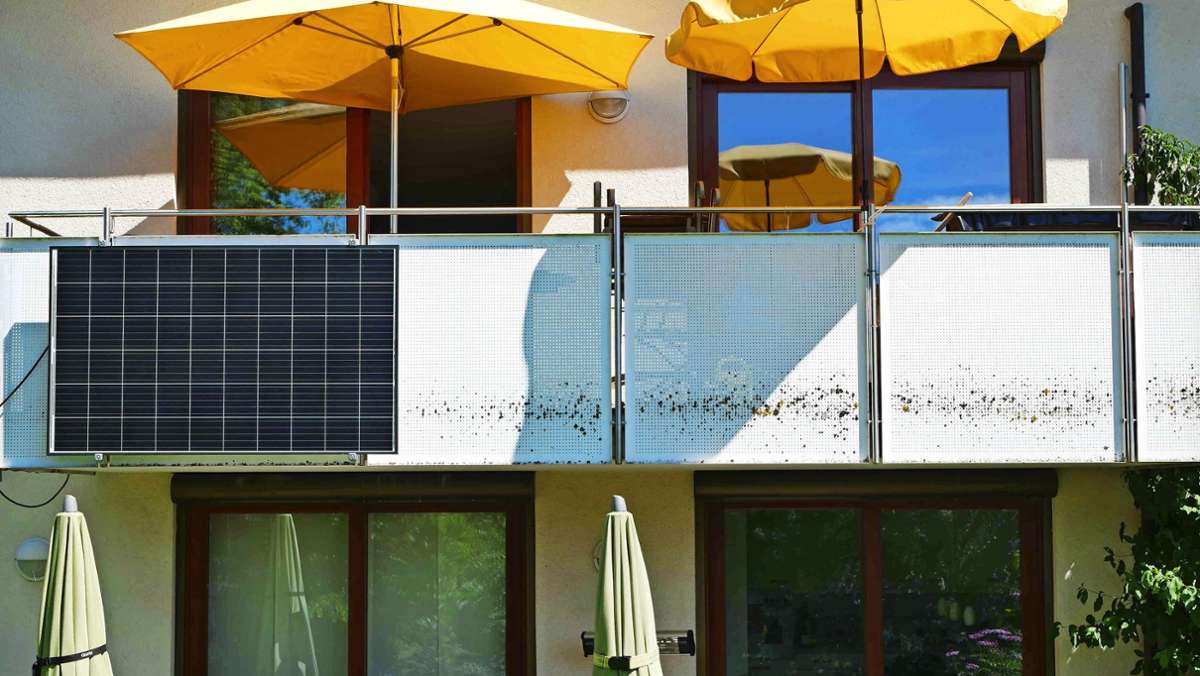  Mieter aus Filderstadt können sich bis zum 4. Februar um ein Balkon-Solarmodul bewerben. Die Stadt stellt diese zu Testzwecken kostenlos zur Verfügung. Was Interessierte beachten müssen. 