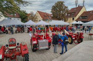 Traktorparade auf dem Kelterplatz