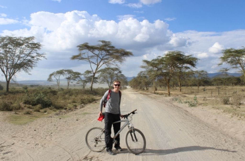 Johannes Nedo und seine Frau Dörte, beide 31, nahmen sich eine gezielte Auszeit, um zehn Monate lang auf Weltreise zu gehen. Die beiden bereisten 16 Länder in Afrika und Südamerika. Hier ist Nedo in Kenia unterwegs.