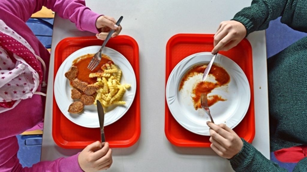  Um die Preise für das Schulessen niedrig zu halten, zahlen viele Kommunen drauf. Das Essen lassen sich viele von Catering-Firmen anliefern. 