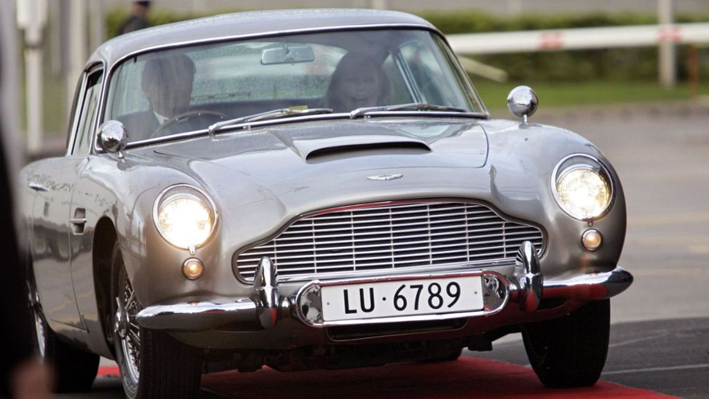  Das dürfte alle Fans von James Bond freuen: Aston Martin baut das Auto aus dem Film „Goldfinger“ nach. Ganz günstig werden die limitierten 28 Modelle allerdings nicht. 