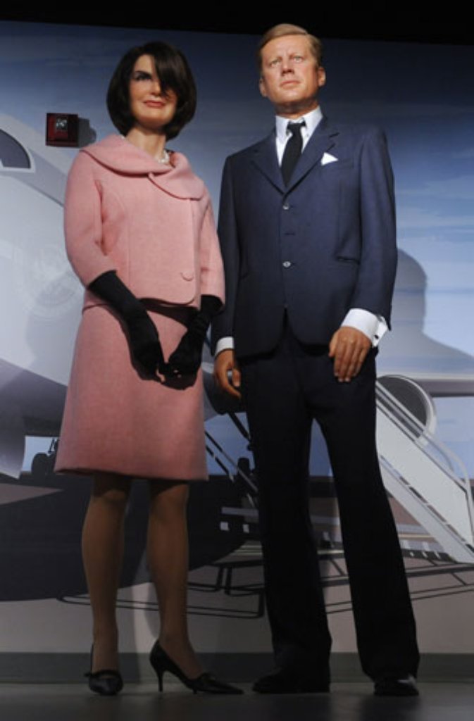 Der frühere US-Präsident John F. Kenndy und seine Frau Jackie - Fälschung ...