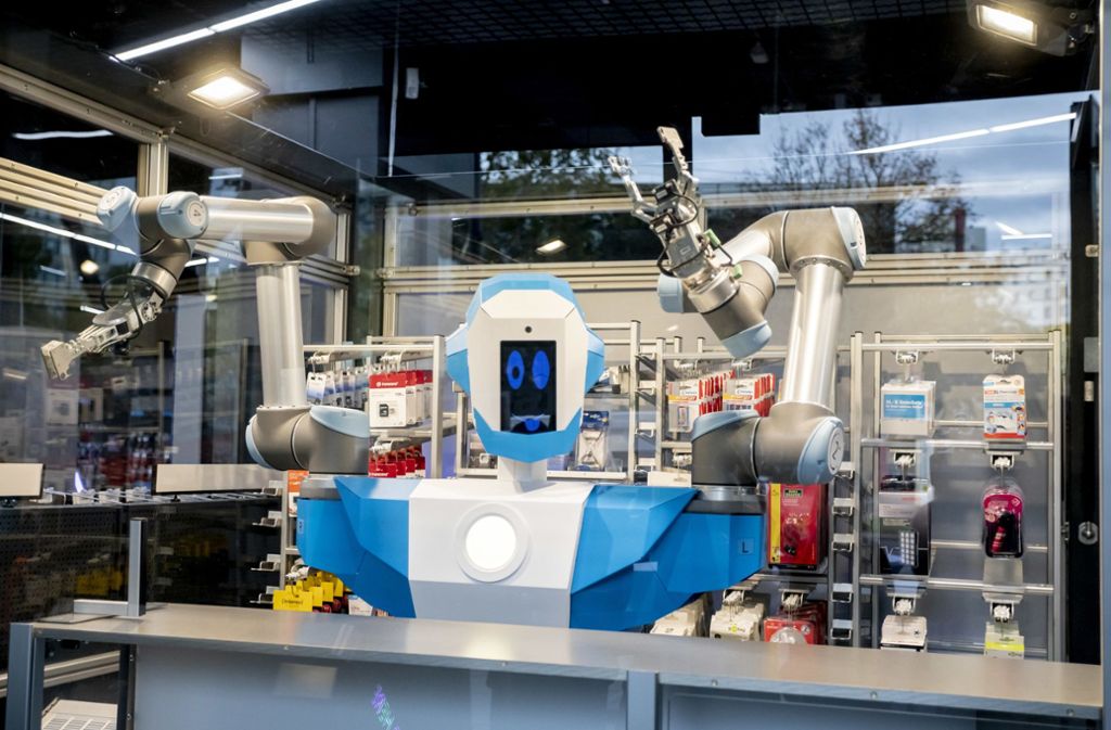 In Berlin-Schöneberg setzt die Elektronik-Kette Conrad rund um die Uhr einen Verkaufsroboter ein.