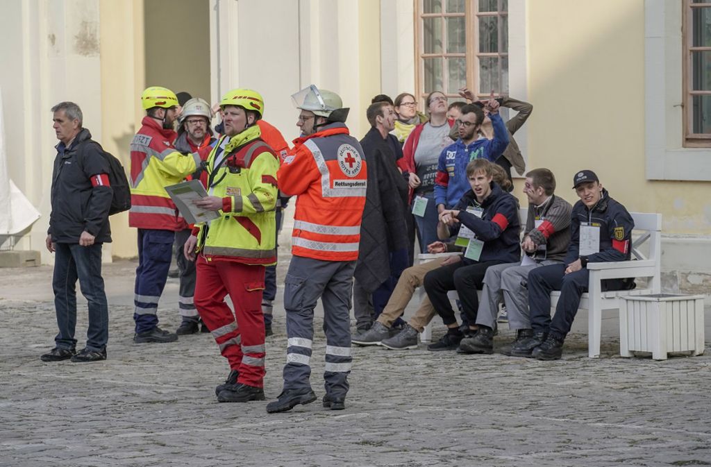 Die Polizei und Rettungskräfte trainieren einen Großeinsatz am Ludwigsburger Schloss.