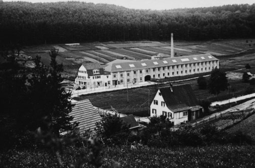 1930 zieht die Firma aus Platzgründen nach Waldenbuch. Die 8500 Einwohner der Gemeinde am Rande des Schönbuchs hat von da an bei schönem Wetter den Duft von Schokolade in der Nase.