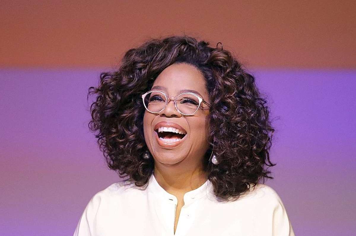 Wenn sie spricht, hört Amerika zu. Aus ärmsten Verhältnissen arbeitet sich die Talk-Queen nach ganz oben und wird die erste afroamerikanische Milliardärin der USA. Endstation Weißes Haus? Alles ist möglich: Oprah Winfrey.