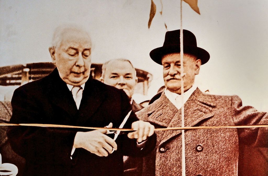 1958 eröffnete Theodor Heuss (links) den Stuttgarter Hafen.