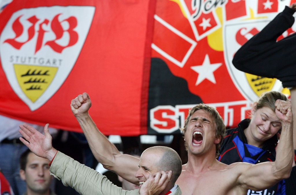 Auf den Rängen glaubten die mehr als 10.000 VfB-Fans nun daran, dass ihr Team die Partie komplett drehen könnte.