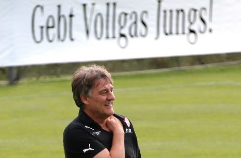Beim VfB Stuttgart steht das sportliche Geschehen wieder im Vordergrund - und das spielt sich momentan im Trainingslager in Donaueschingen ab. Auch der neue Präsident Bernd Wahler ist im Trainingslager eingetroffen. Hier sind die Fotos.
