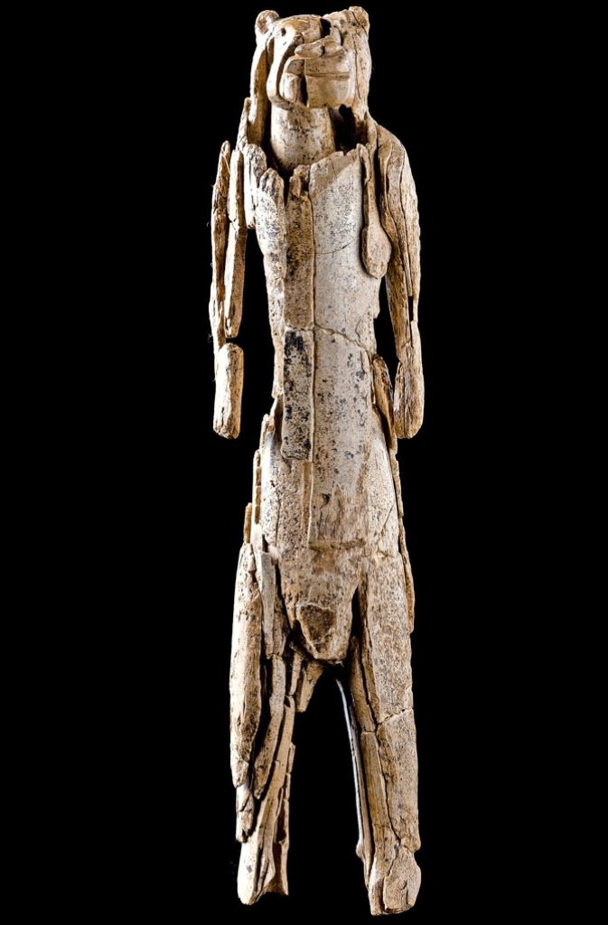 Der Löwenmensch ist 35 000 bis 40 000 Jahre alt. Die Elfenbeinfigur wurde im Stadel, einer von drei Höhlen des Hohlen­steins bei Asselfingen auf der Schwäbischen Alb, entdeckt. Er ist aus den Stoßzähnen eines Mammuts geschnitzt und zeigt einen Menschen, der den Kopf, die Arme und Beine eines Höhlenlöwen hat. Die aktuelle Zusammenpassung aus dem Jahre 2013 zeigt den Löwenmenschen in einer Größe von 31,1 Zentimetern. Das Original befindet sich im Ulmer Museum.