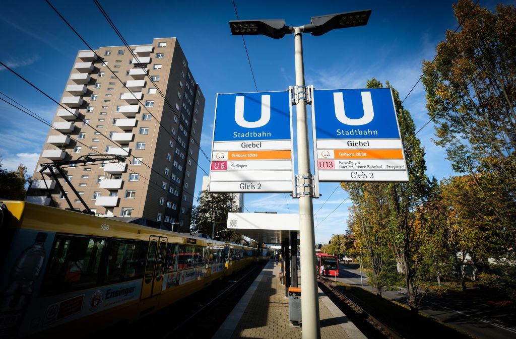 Endstation: Die Stadtbahn 13 fährt bis zur Haltestelle Giebel. Die U6 hält hier auf ihrem Weg Richtung Gerlingen.