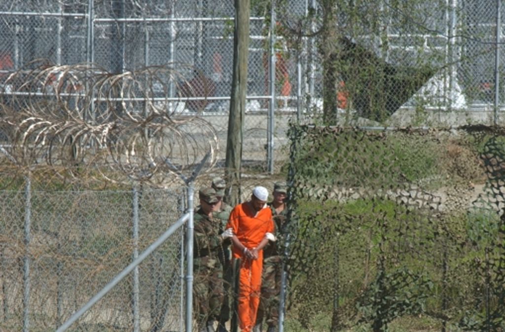 Probleme bei der Schließung des Lagers gibt es insbesondere bei der Frage, was nach ihrer Entlassung mit den Häftlingen geschehen soll. Staaten müssten sich bereit erklären, diese aufzunehmen.