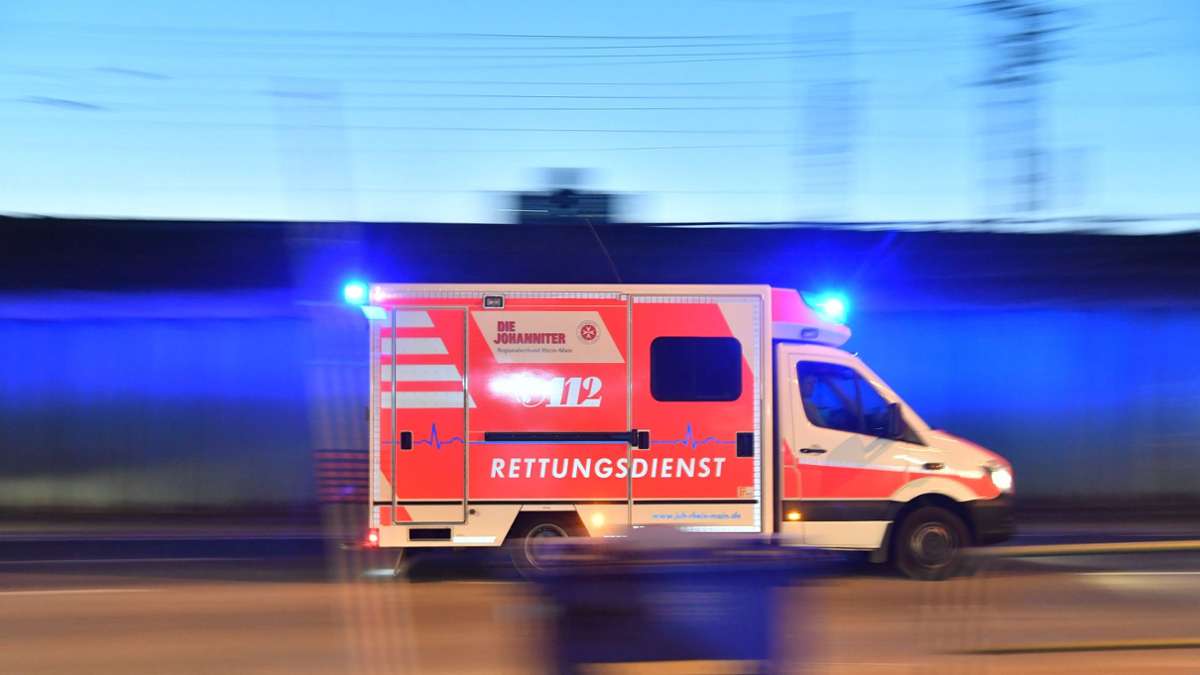 Leingarten im Kreis Heilbronn: Fußgänger von Auto erfasst - 29-Jähriger schwer verletzt