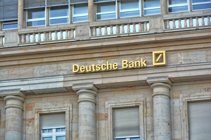 Wann zahlt die Deutsche Bank 2023 die Dividende?