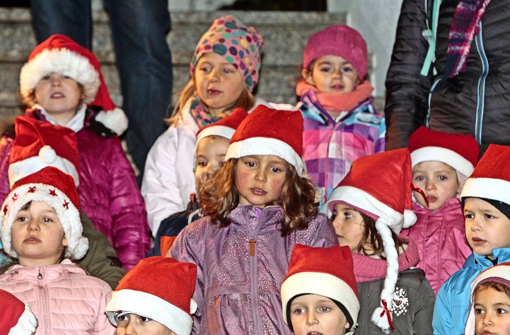 In Höfingen haben Kindergartenkinder die Besucher mit ihrem Gesang erfreut.