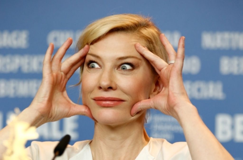 Spielt die böse Stiefmutter im Film "Cinderella", der am Freitag auf der Berlinale vorgestellt wurde: Cate Blanchett. Für die Rolle des Aschenputtels hätte sie sich liften lassen müssen, scherzte die Oscar-Preisträgerin.