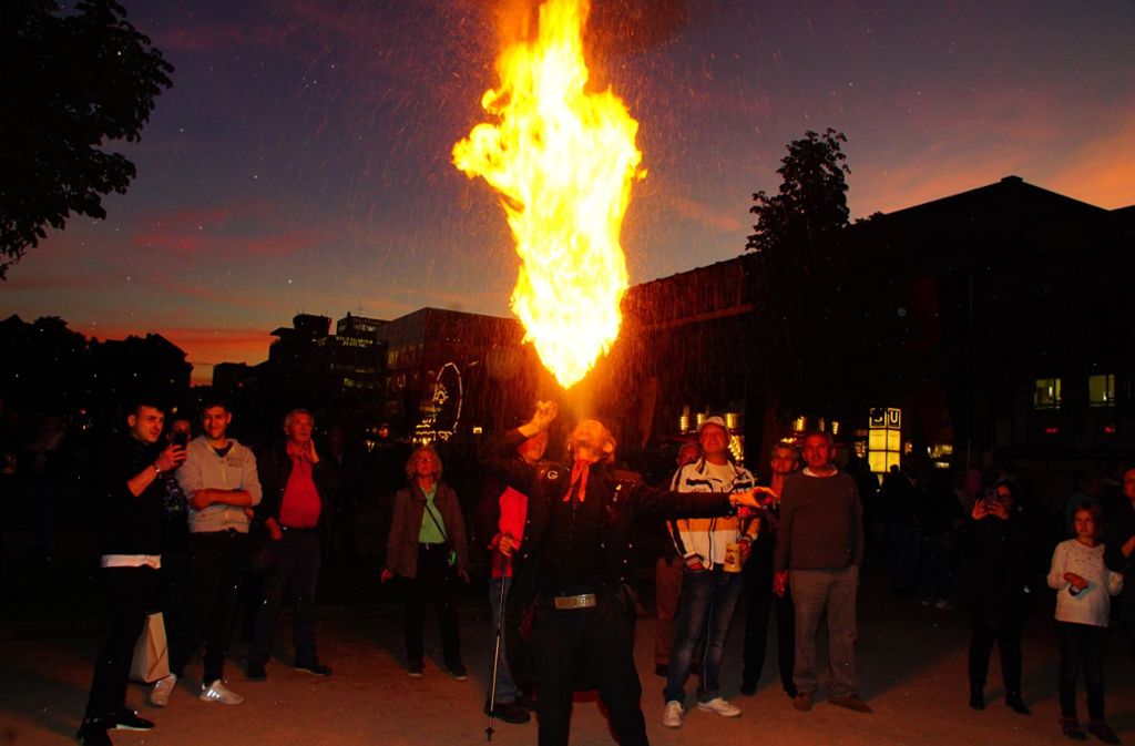 Der Feuerspucker ist eine der Attraktionen beim Historischen Volksfest.