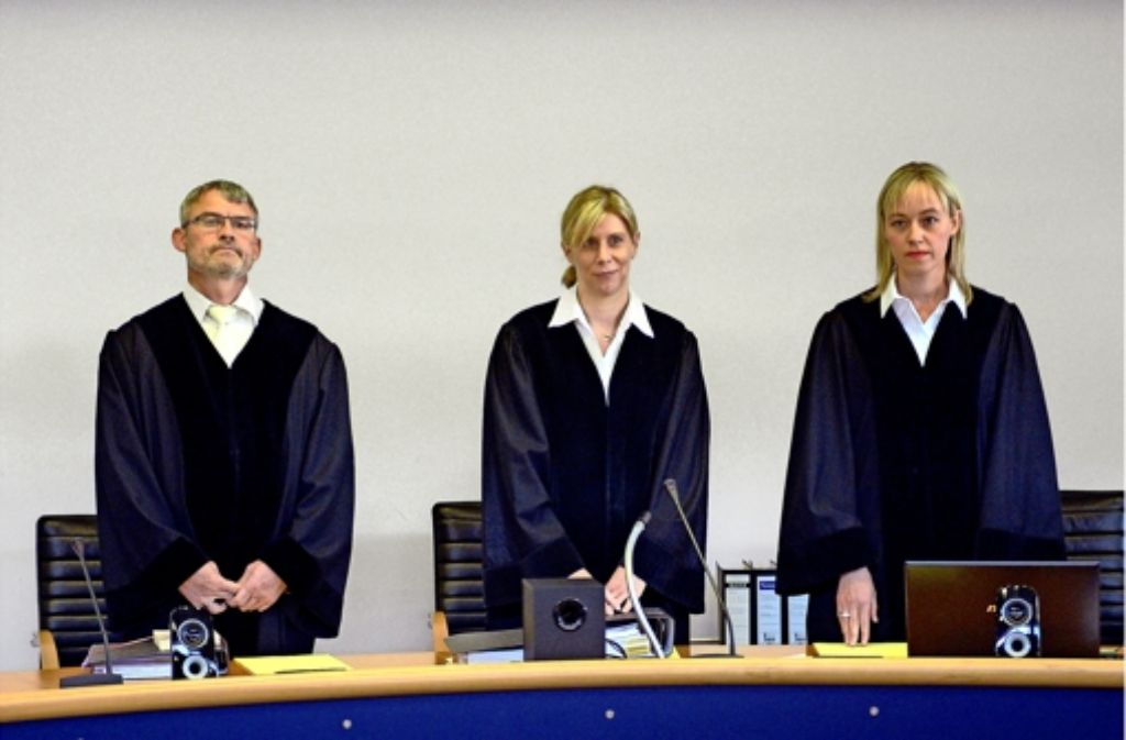 Die 18. Große Strafkammer: Manuela Haußmann (Mitte) ist die Vorsitzende, Ann  Müller-Nies die Berichterstatterin,  Georg Böckenhoff als Beisitzer ist der dritte Berufsrichter der Kammer, der auch zwei Schöffen angehören. Foto: dpa