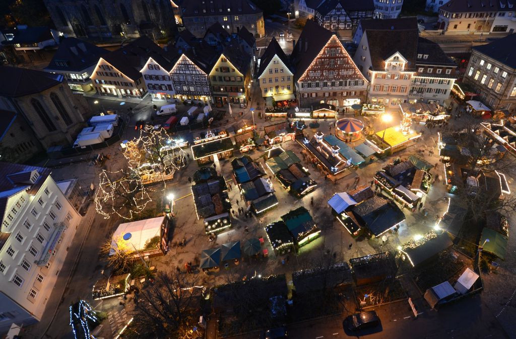 Der dritte große Weihnachtsmarkt in der Region Stuttgart ist der Esslinger Markt, der seinen besonderen Charme durch den angeschlossenen Mittelaltermarkt bekommt.