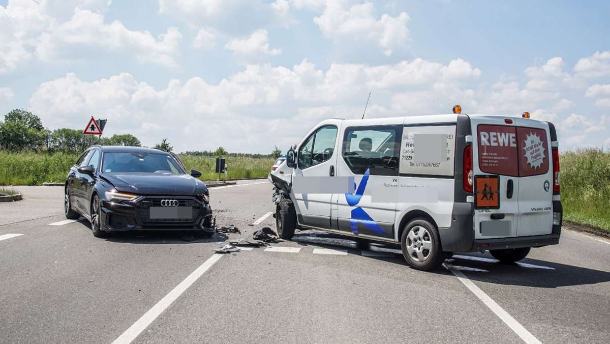 Polizeibericht aus Renningen: 50 000 Euro Schaden nach Unfall auf B 295