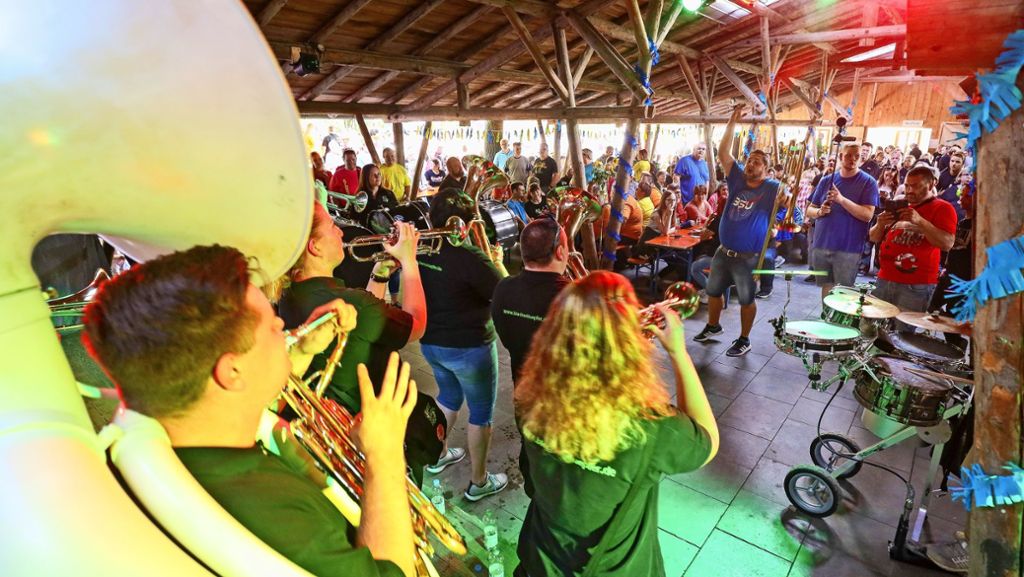 Party in Renningen: Guggenmusik geht nicht nur zur Fasnet ab
