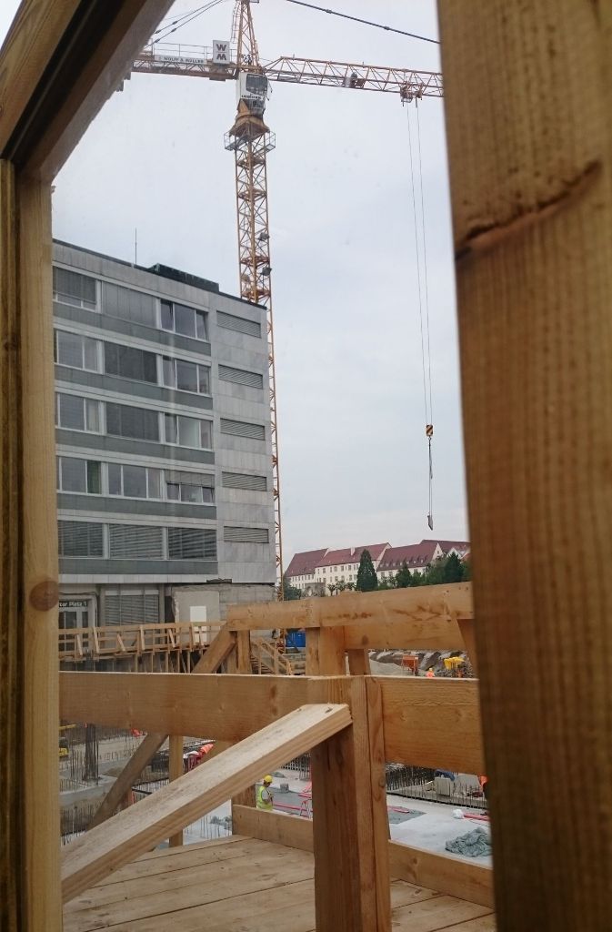 Ein „Baufenster“ ermöglichte es den Bürgern, den Fortschritt auf der Baustelle zu verfolgen.