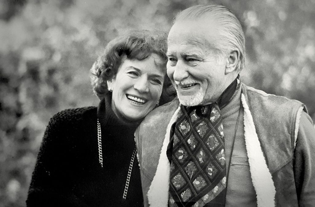 Elisabeth Justin Heydenreich (1924-2008) und Klaus Heydenreich (1909-1990) gründen das Theater der Altstadt, spielen, inszenieren und bauen Bühnenbilder. Für ihre Pionierarbeit erhielten sie das Bundesverdienstkreuz.
