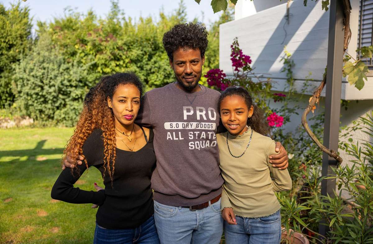 Endlich zu dritt: Tigsti Tesfalem (von links), Habtom Andebrahan und Tochter Sidona.