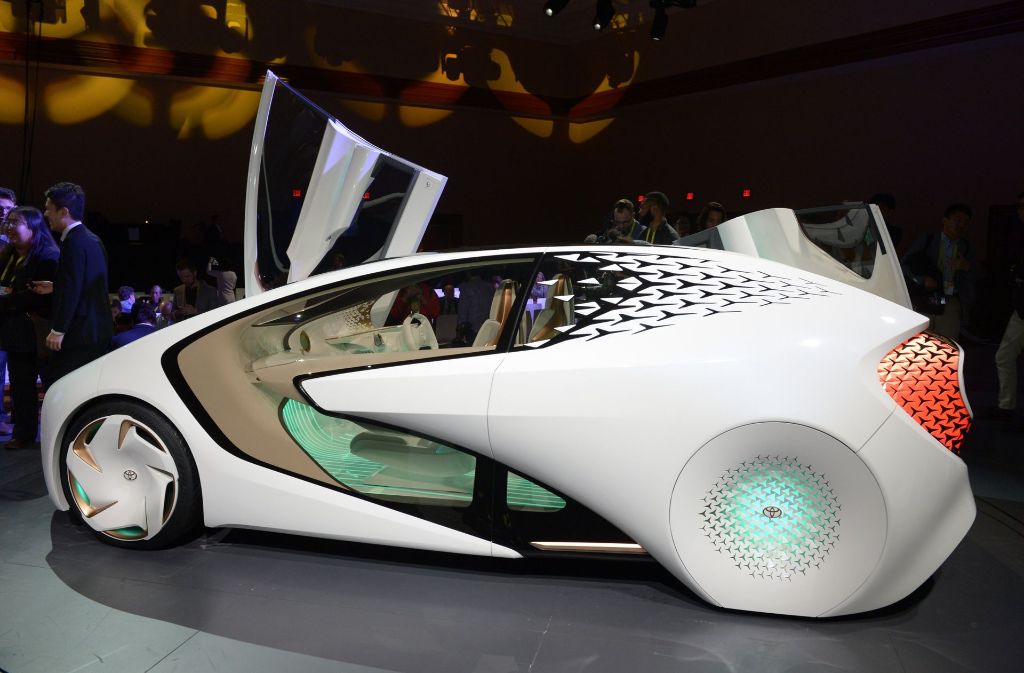 Auch Toyota präsentierte seinen Prototyp eines selbstfahrenden Autos: Das „Concept-i“ Modell ist mit künstlicher Intelligenz ausgestattet.