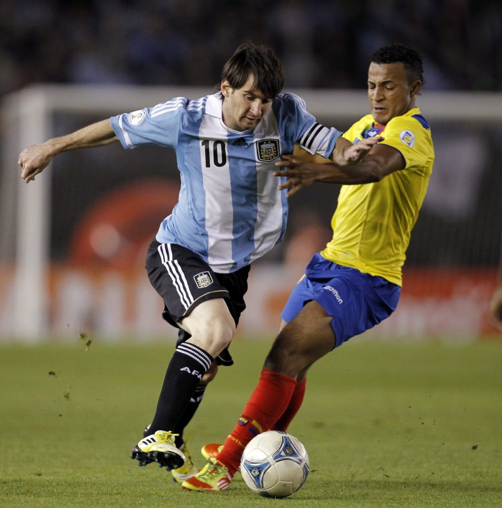 Lionel Messi (Argentinien, links) vom FC Barcelona
