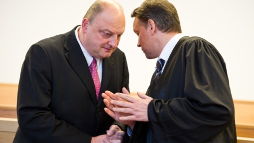  Gegen eine Zahlung von jeweils 25.000 Euro könnte der Prozess gegen Wulffs früheren Sprecher Glaeseker und den Partymanager Schmidt ein vorzeitiges Ende finden. 