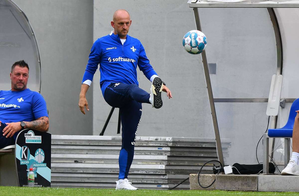 Torsten Lieberknecht kam für Markus Anfang (zu Werder Bremen) und ist seit dem 8. Juni 2021 als Trainer beim SV Darmstadt 98 am Ball. Zuvor arbeitete der 47-Jährige für den MSV Duisburg und Eintracht Braunschweig.